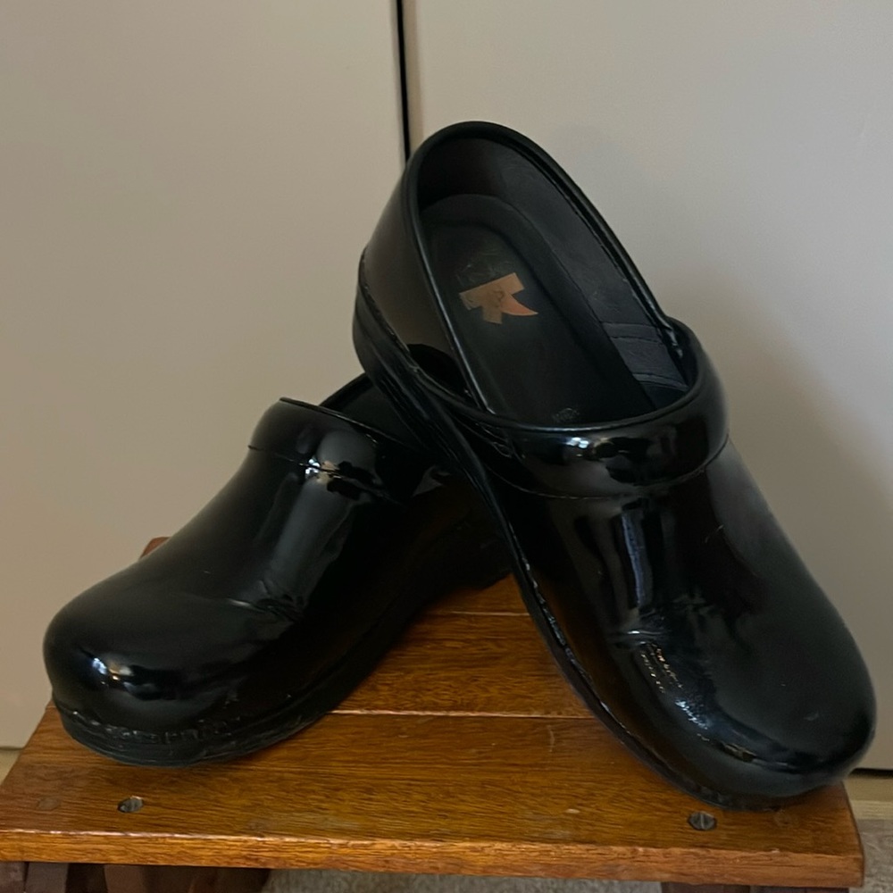 Dansko Women's Black Patent Leather Clogs Size 39 Wide